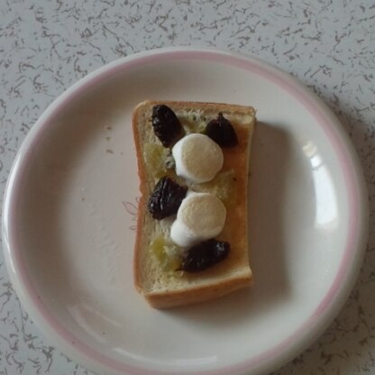 ドライキウイとプルーンを乗せて作ったよ♪朝食に美味しいトーストで満足よ❤ご馳走様でした～
今日は１日雨だね～ｗ